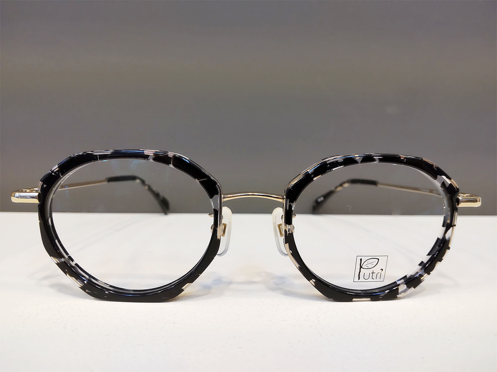 Putri(プトゥリ)のフレームを入荷しました