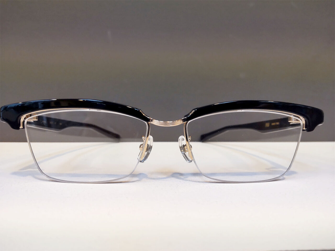 フォーナインズ　M-802（9001: ブラックｘホワイトゴールド）