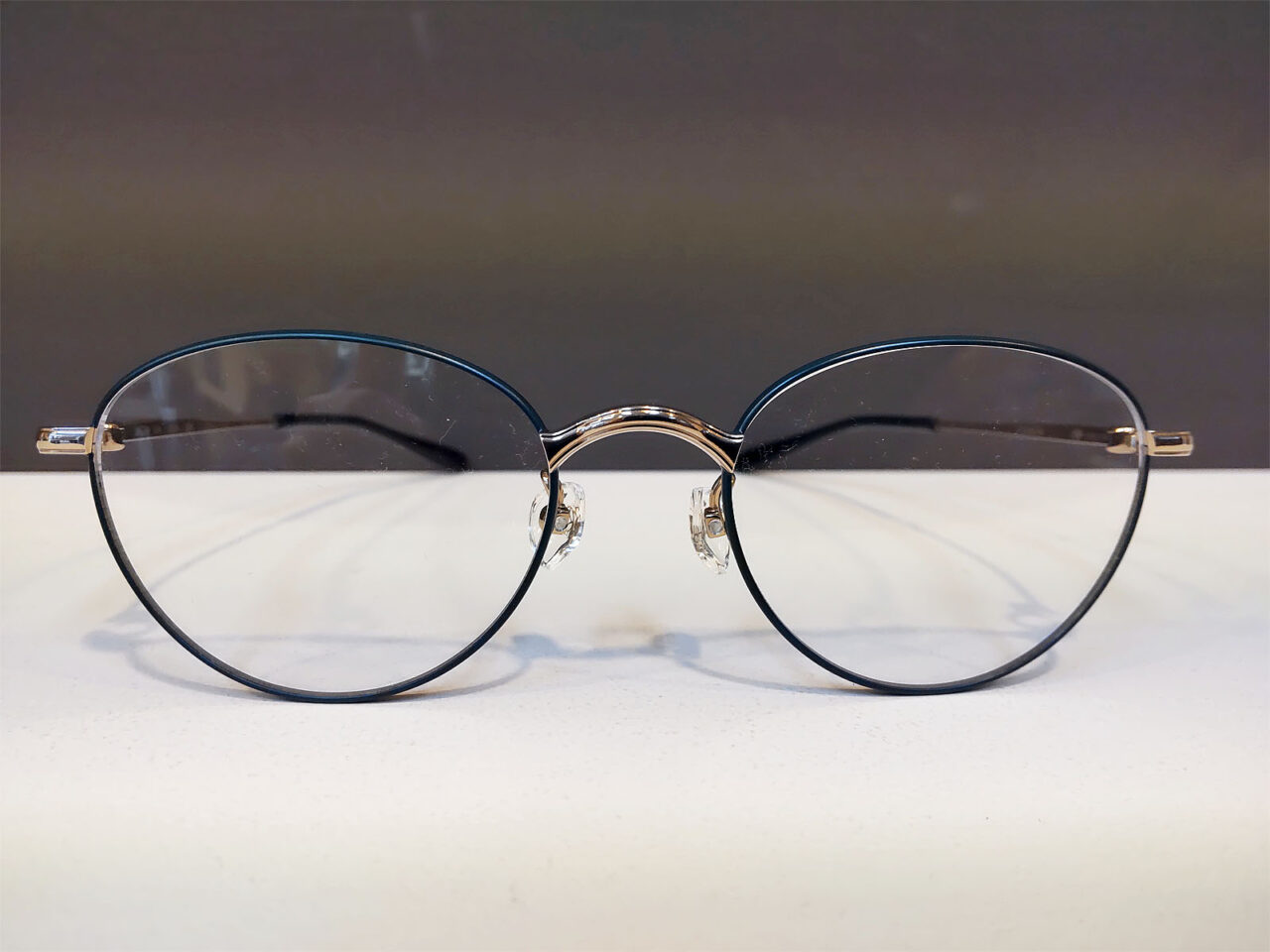 フォーナインズ　S-781T（1076: ホワイトゴールドｘダークグリーンマット）