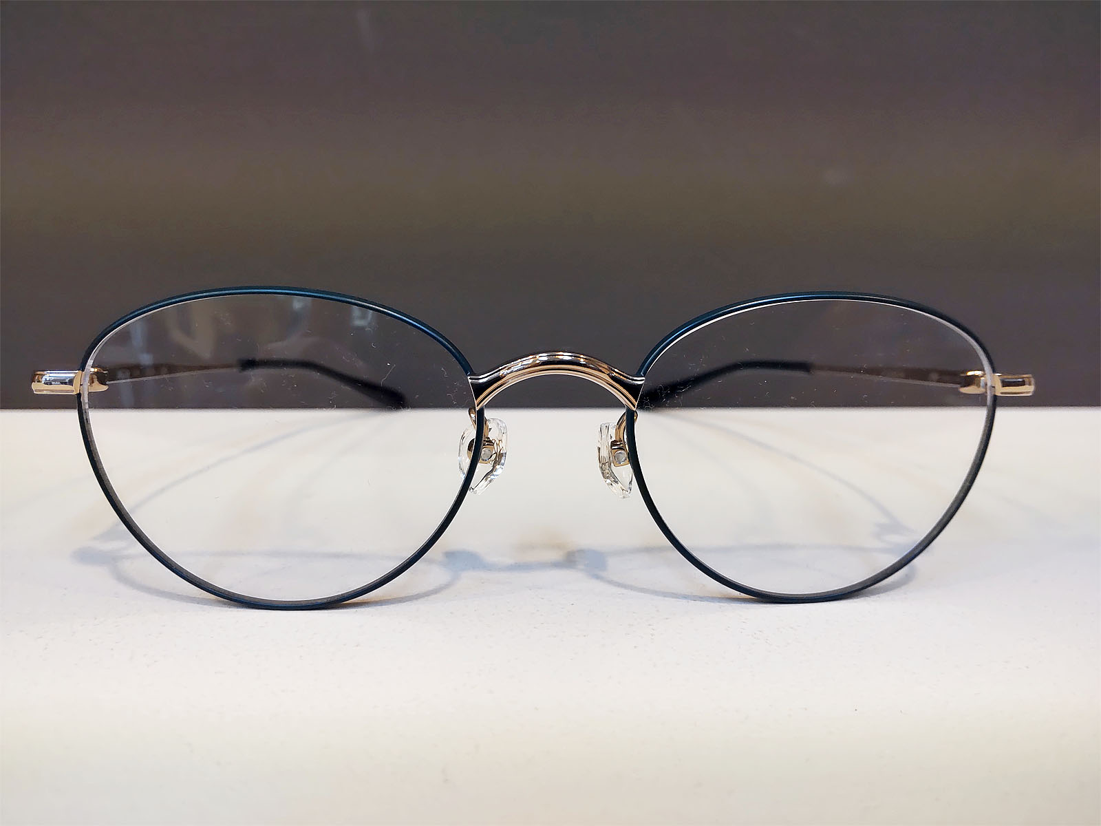 フォーナインズ　S-781T（1076: ホワイトゴールドｘダークグリーンマット）