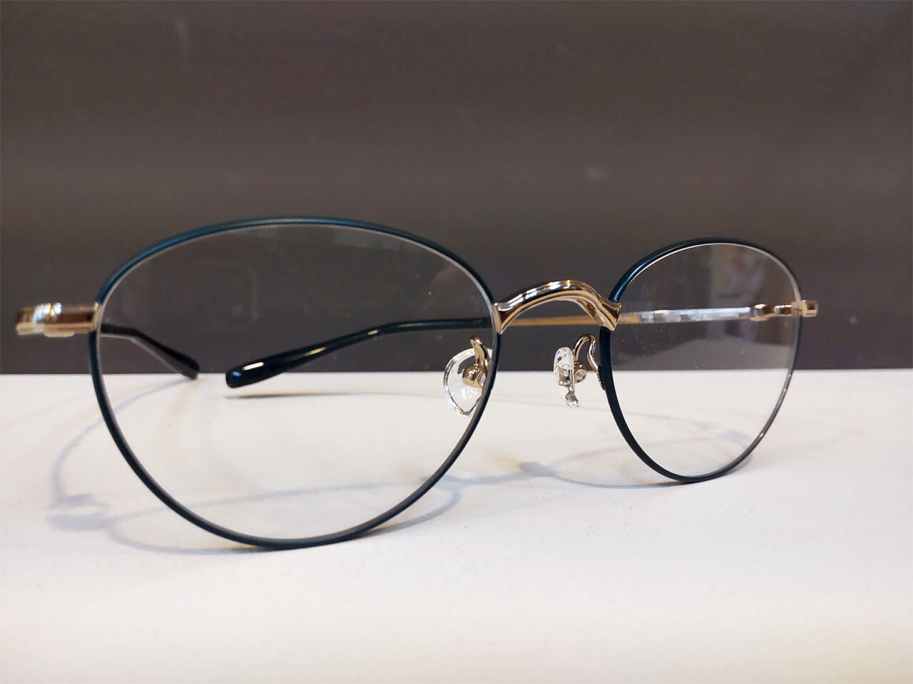 フォーナインズ　S-781T（1076: ホワイトゴールドｘダークグリーンマット）