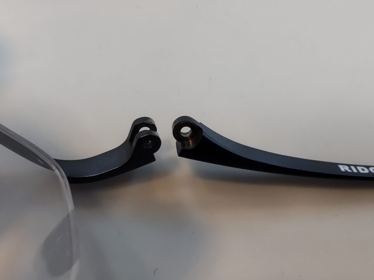 ロー離れの心配がないスパルタ蝶番