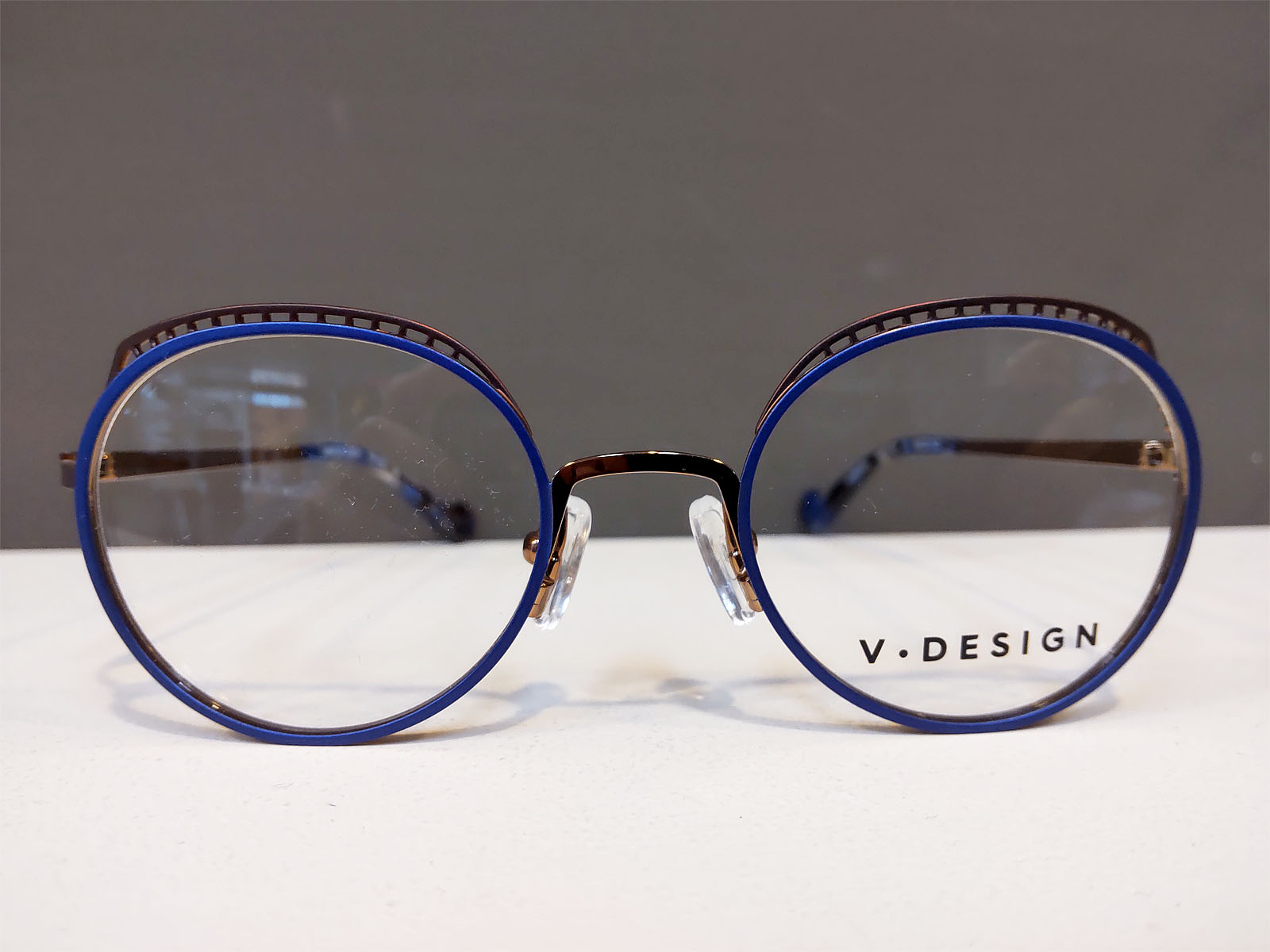 愉しいめがね＝V.DESIGN　久しぶりの入荷です
