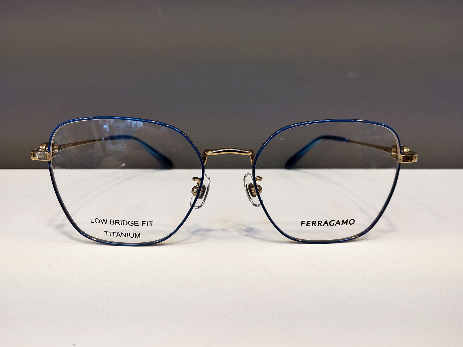 Ferragamo SF2607LB(カラー：744)
